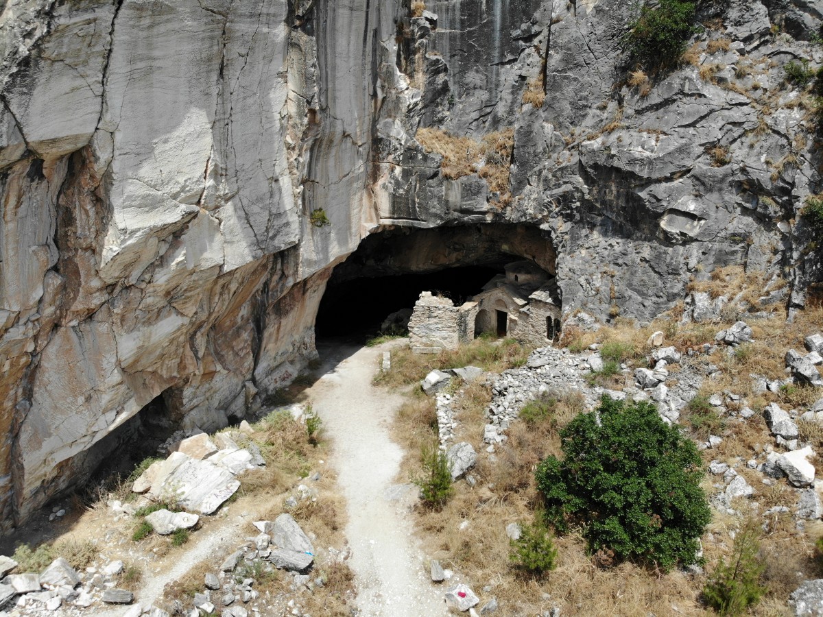 Με τον Νταβέλη στα χνάρια του αρχαίου λιθόστρωτου